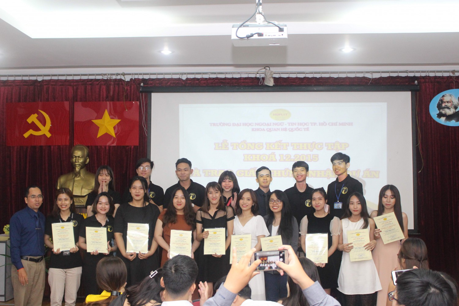 295Lễ trao giấy chứng nhận các dự án