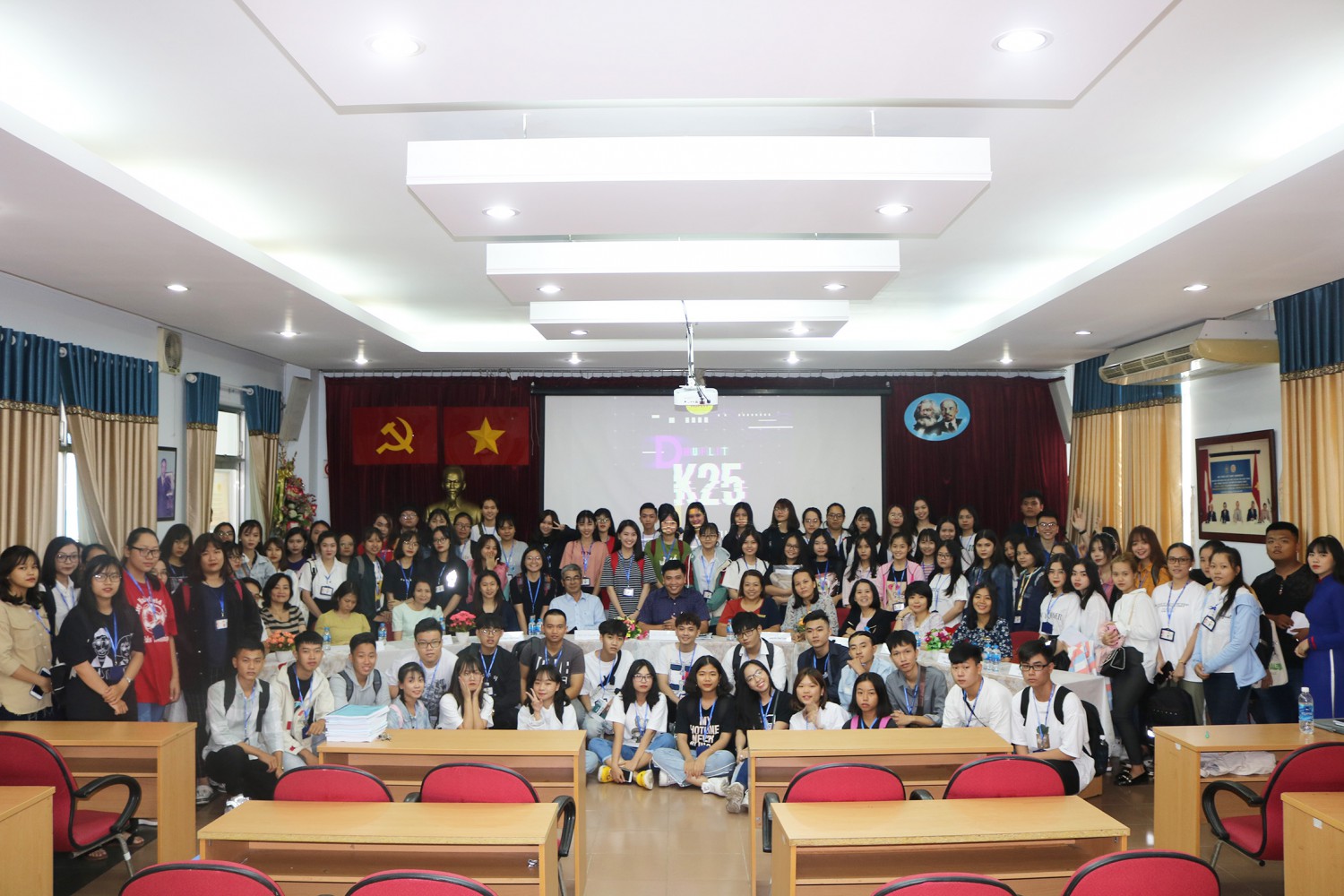 03-sinh-hoat-tan-sinh-vien-khoa-25