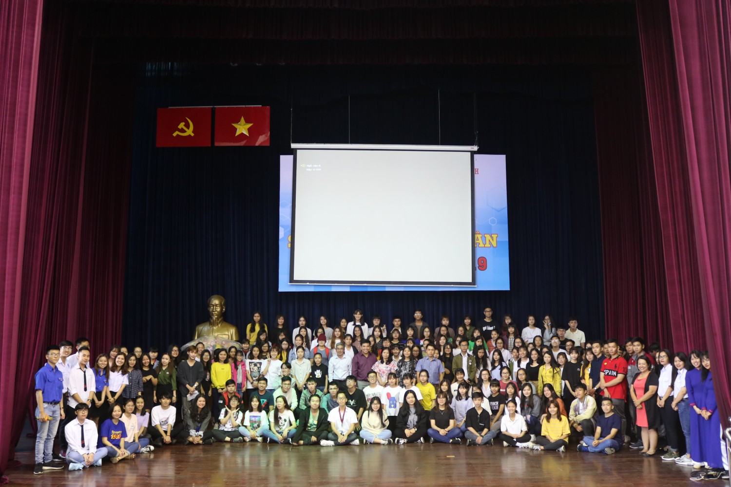 04-tan-sinh-vien-luat-2018
