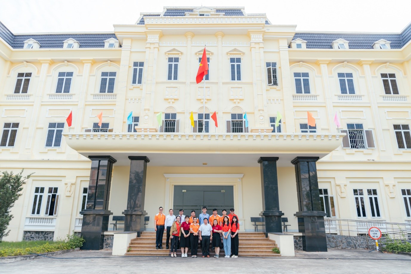 1-Sinh viên ngành Luật tham quan các tòa án TP.HCM