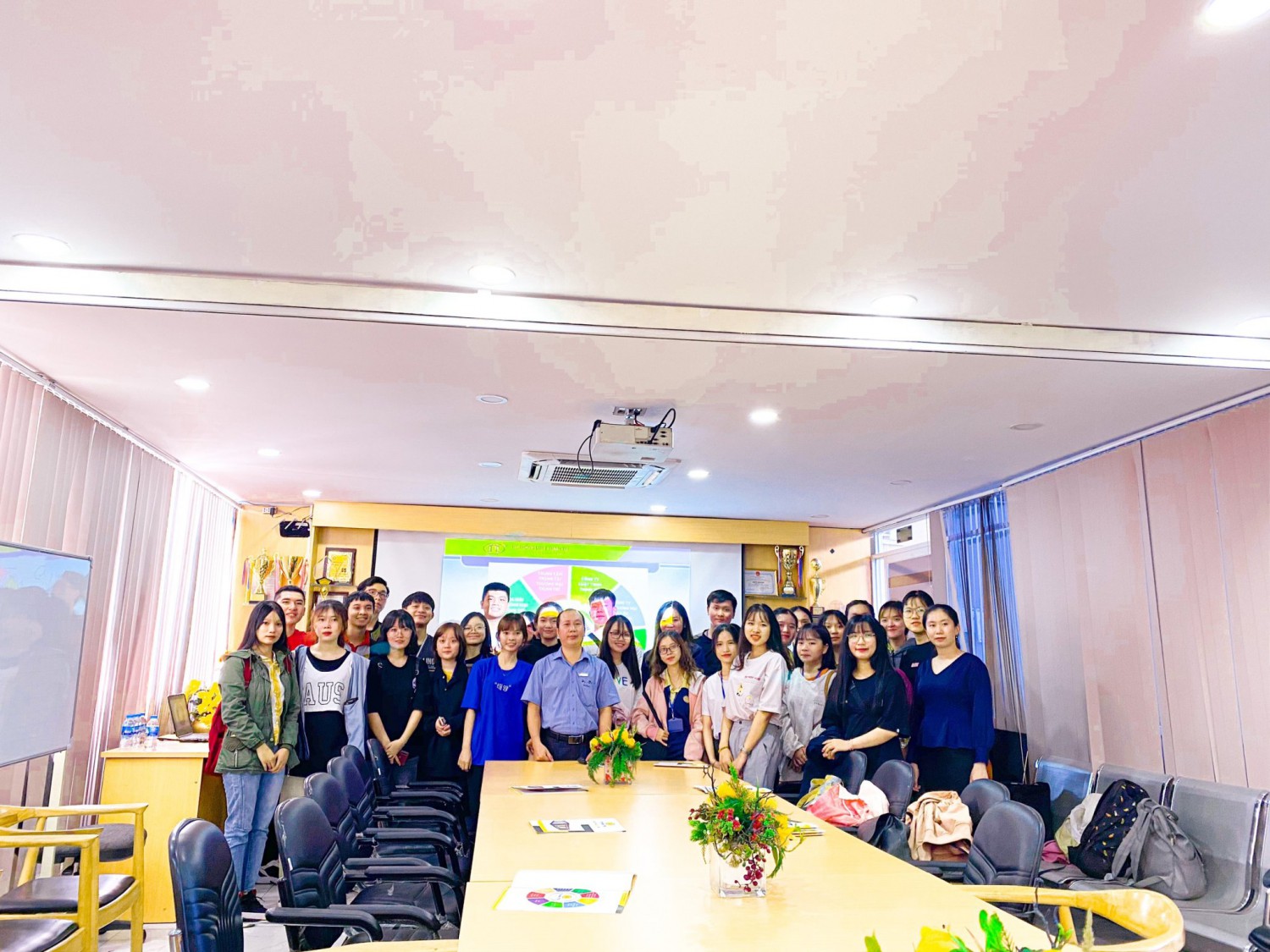 14-bcn-nganh-luat-linh-te