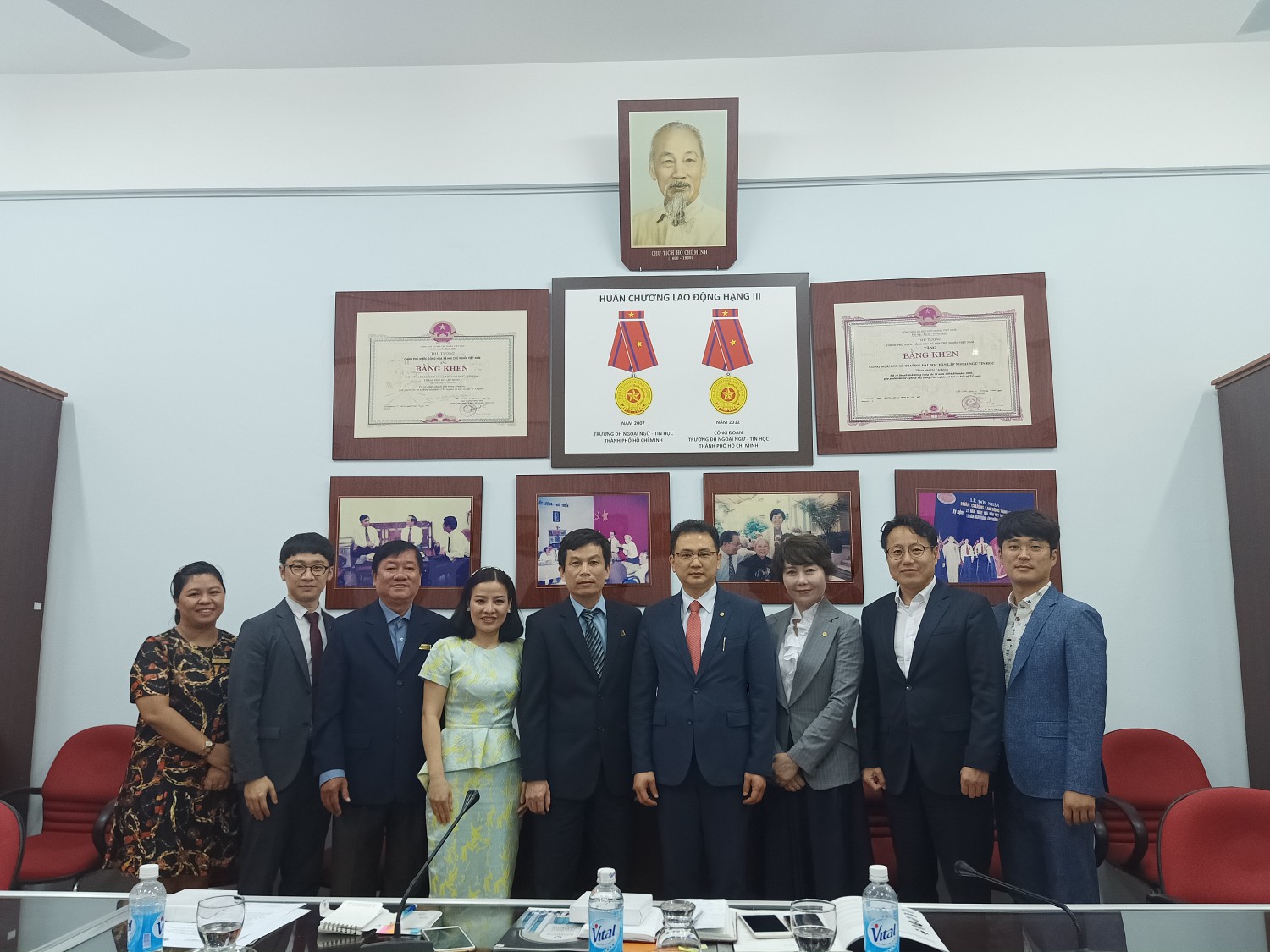 03-don-tiep-doan-truong-dai-hoc-baekseok-han-quoc-den-lam-viec-tai-huflit