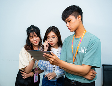 tuyen-sinh-huflit-sinh-vien-3