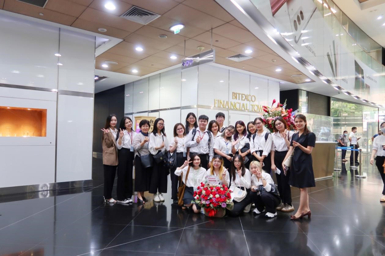 1-Hufliter khám phá không gian doanh nghiệp tập đoàn SK Group tại Việt Nam