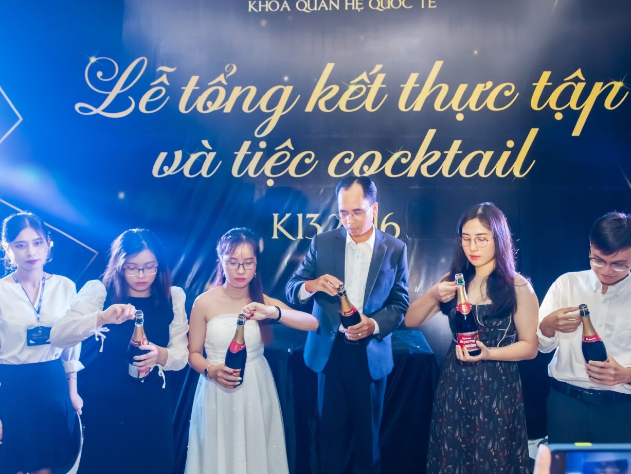 100-thumb-khoa-qhqt-le-tktt-cocktail-party