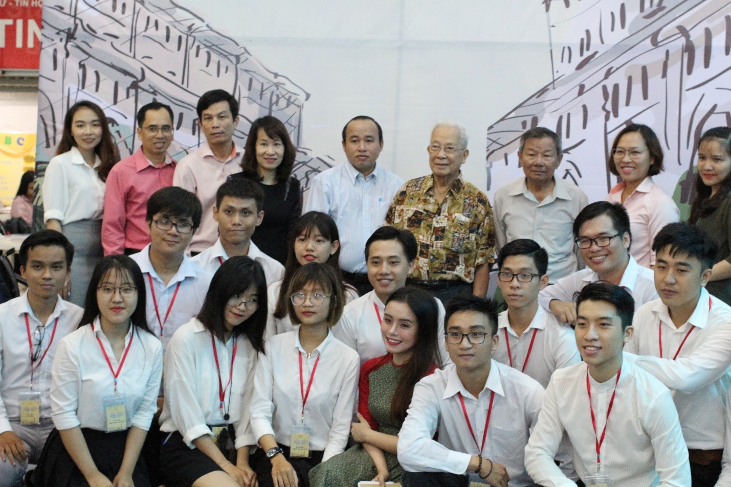 356Khoa Quan hệ Quốc tế: Khai mạc chương trình Triển lãm - Ca nhạc “Sài Gòn Vẫn Trẻ”