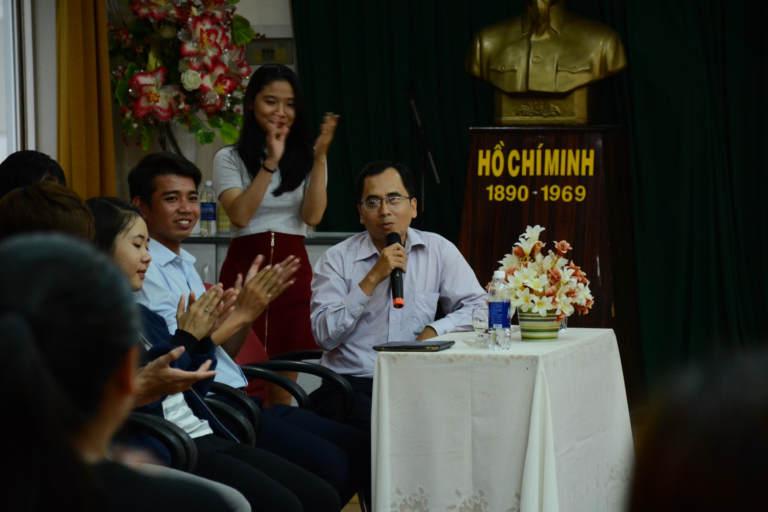386Khoa QHQT tổ chức kỹ năng hoạt náo 