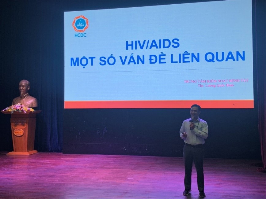 02-thumb-sinh-vien-huflit-tim-hieu-ve-prep