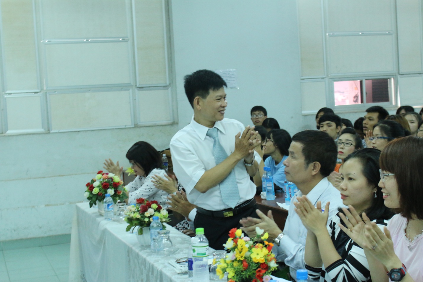 431Khoa QHQT Tổ chức buổi báo cáo chuyên đề 