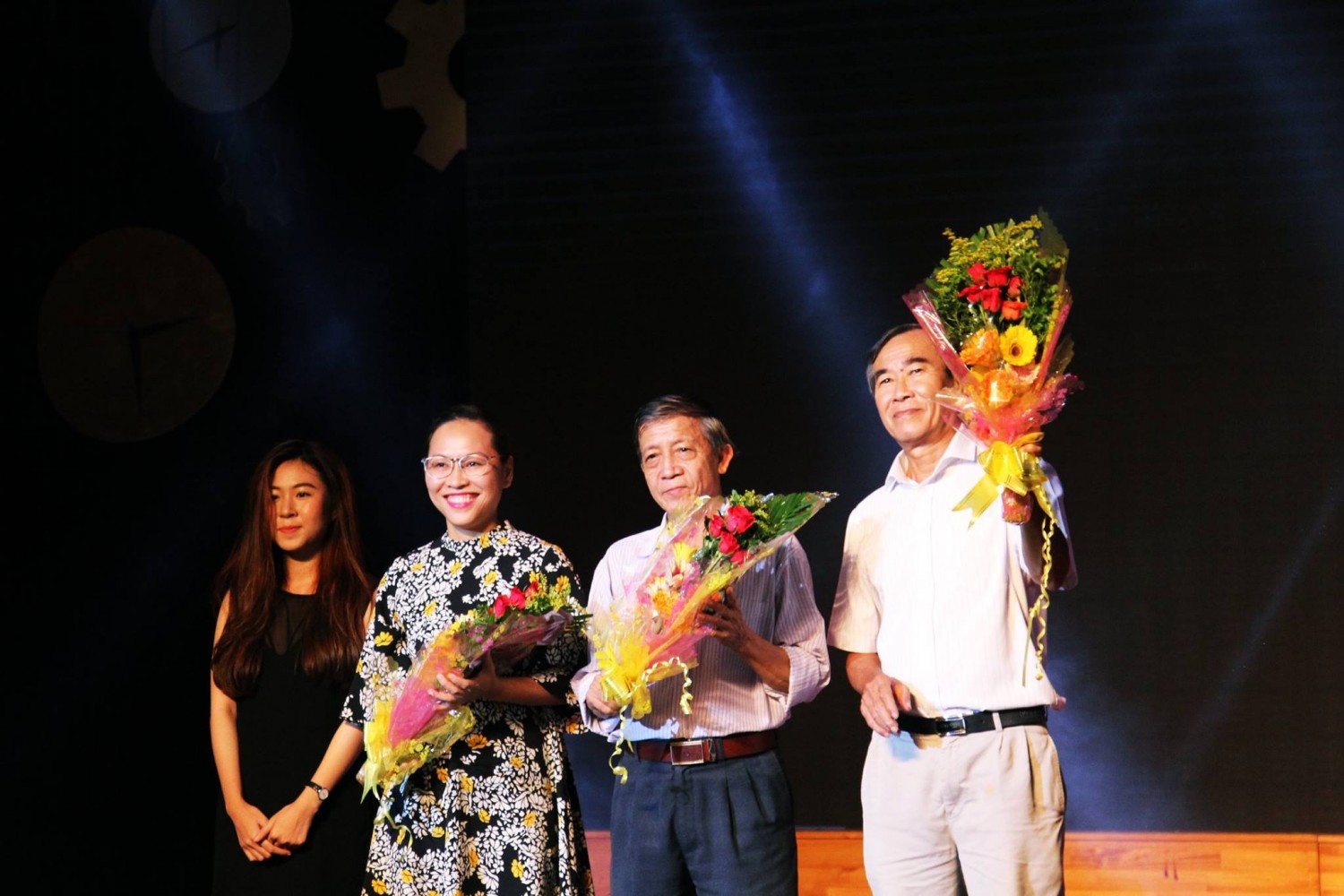 465Khoa QHQT tổ chức thành công đêm nhạc 