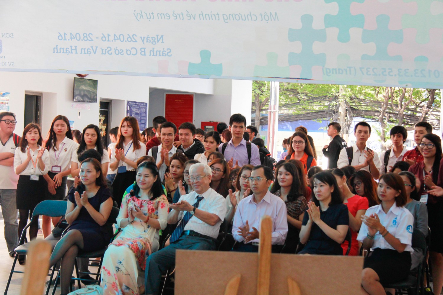 482Khoa QHQT tổ chức Triển lãm ảnh 