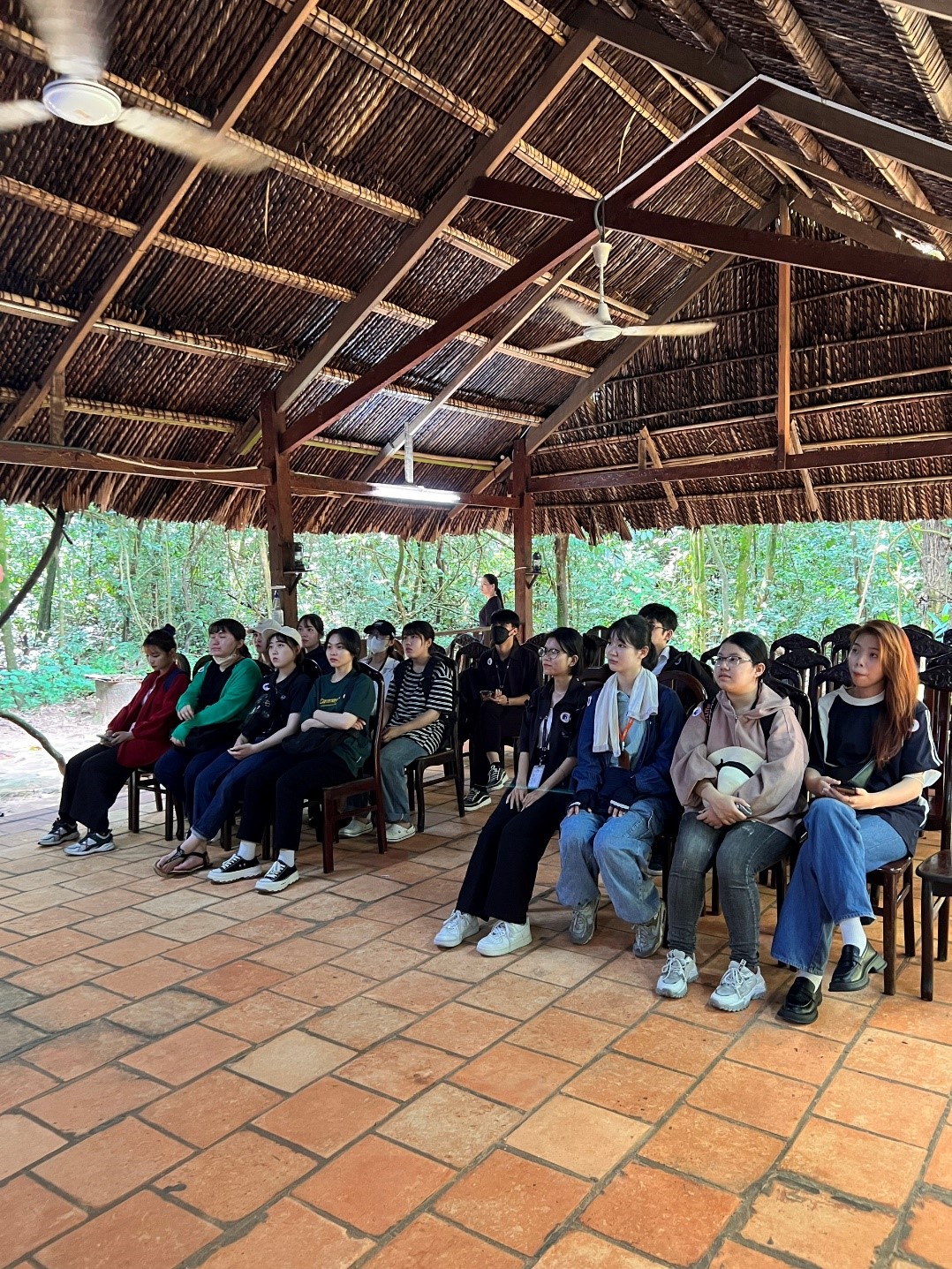 Khoa Đông Phương – Đoàn Kyushu Sangyo NB đến giao lưu SV. HUFLIT