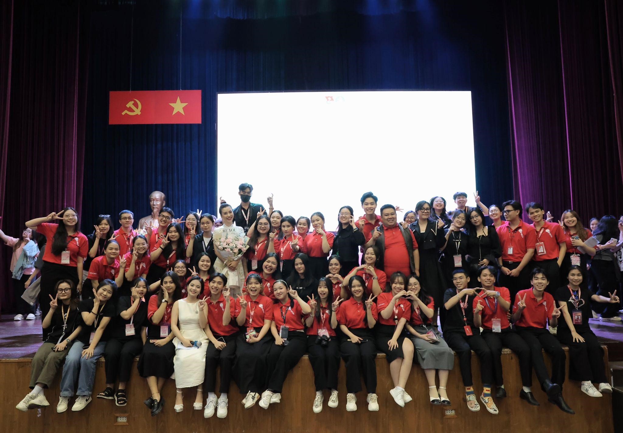 Talkshow Voice Up – #2 “Làm chủ ngôn từ - Bứt phá giao tiếp”