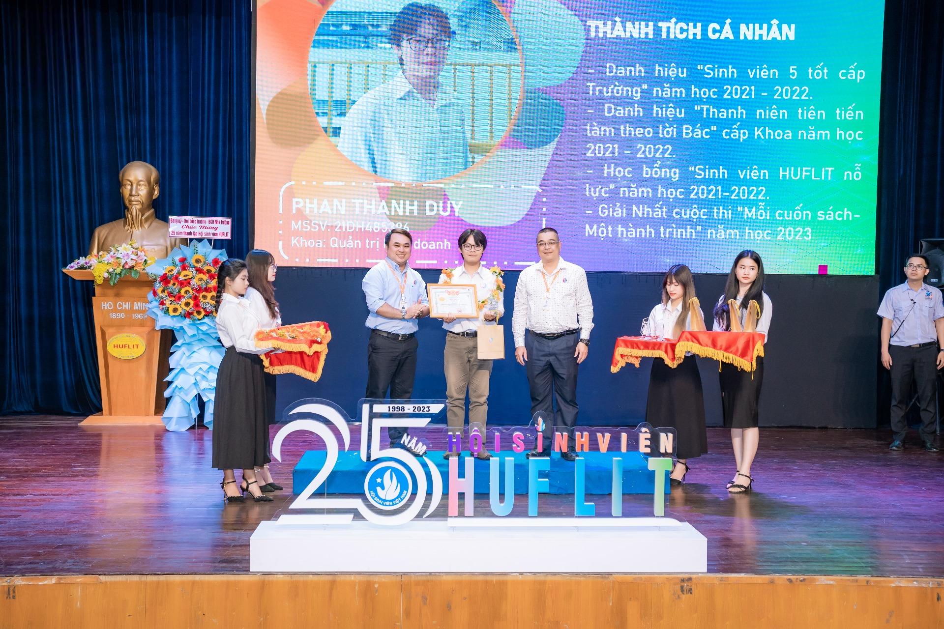 25 năm Hội Sinh viên HUFLIT: Hình thành - Tiếp nối - Phát triển