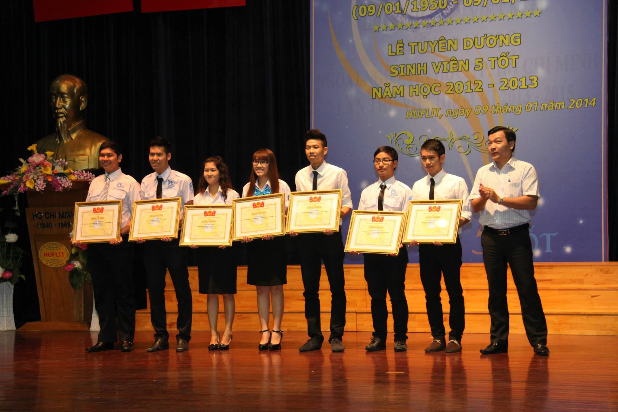 25 năm Hội Sinh viên HUFLIT: Hình thành - Tiếp nối - Phát triển