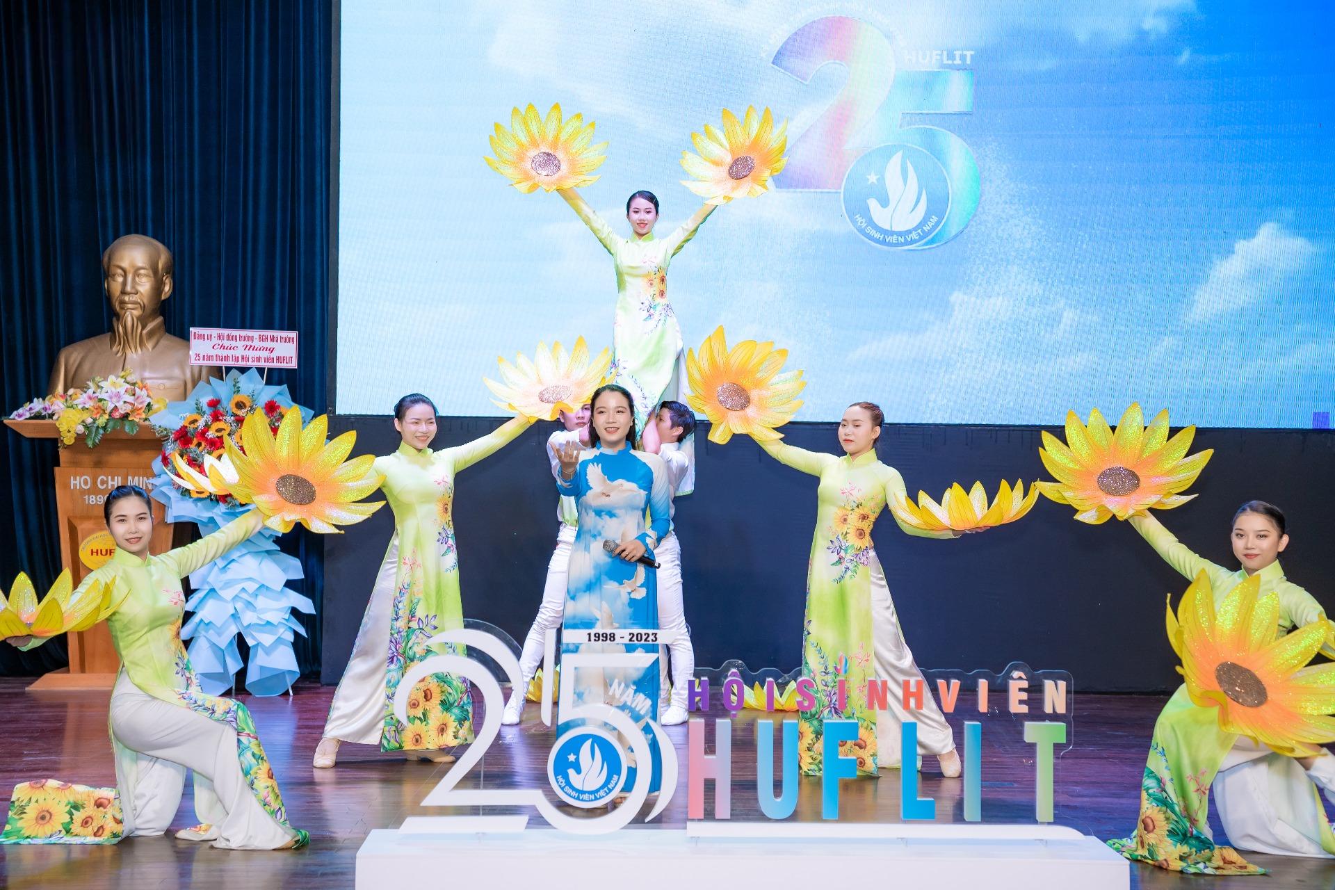 25 năm Hội Sinh viên HUFLIT: Hình thành - Tiếp nối - Phát triển
