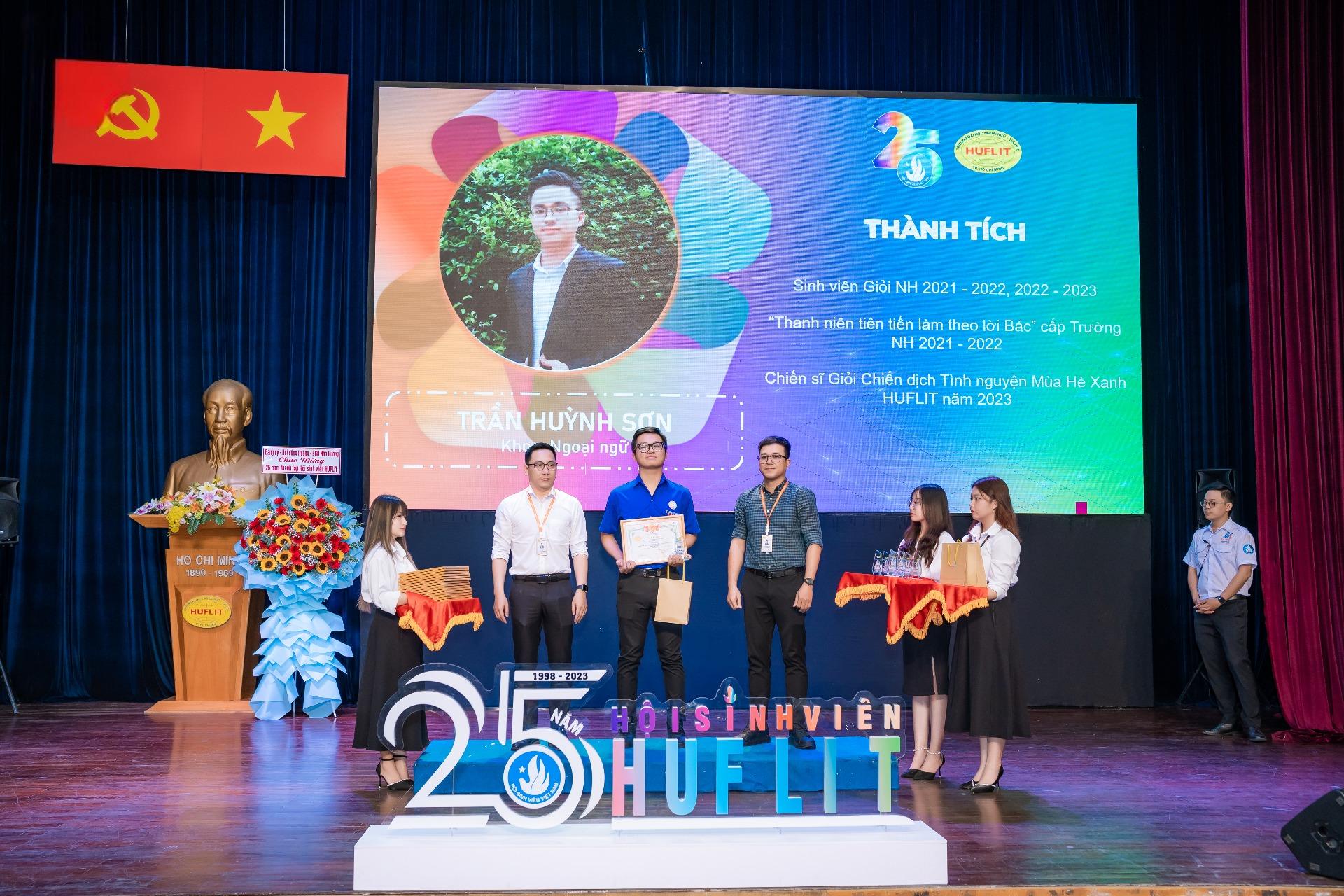 25 năm Hội Sinh viên HUFLIT: Hình thành - Tiếp nối - Phát triển