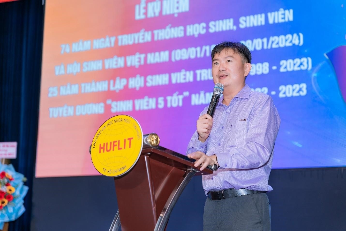 25 năm Hội Sinh viên HUFLIT: Hình thành - Tiếp nối - Phát triển