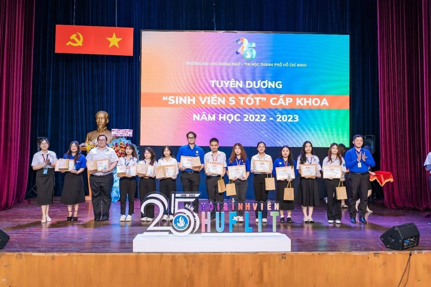 25 năm Hội Sinh viên HUFLIT: Hình thành - Tiếp nối - Phát triển