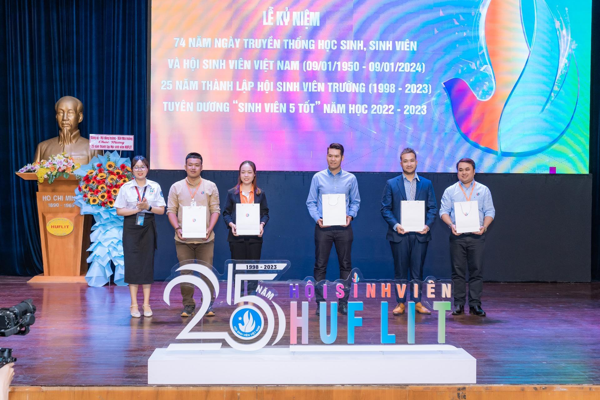 25 năm Hội Sinh viên HUFLIT: Hình thành - Tiếp nối - Phát triển