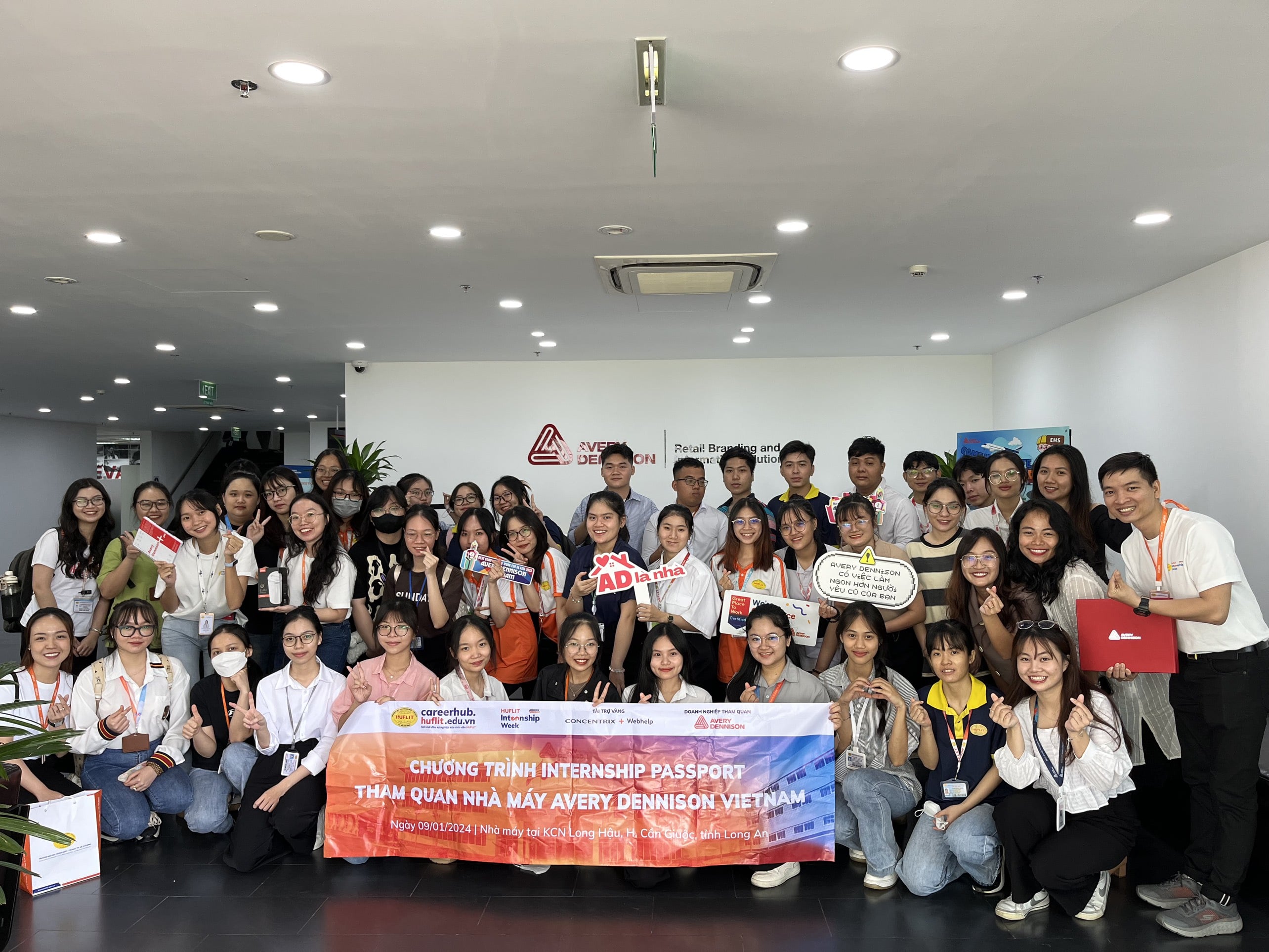 Sinh viên HUFLIT tham quan nhà máy tại Tập đoàn Avery Dennison - Chương trình Internship Passport