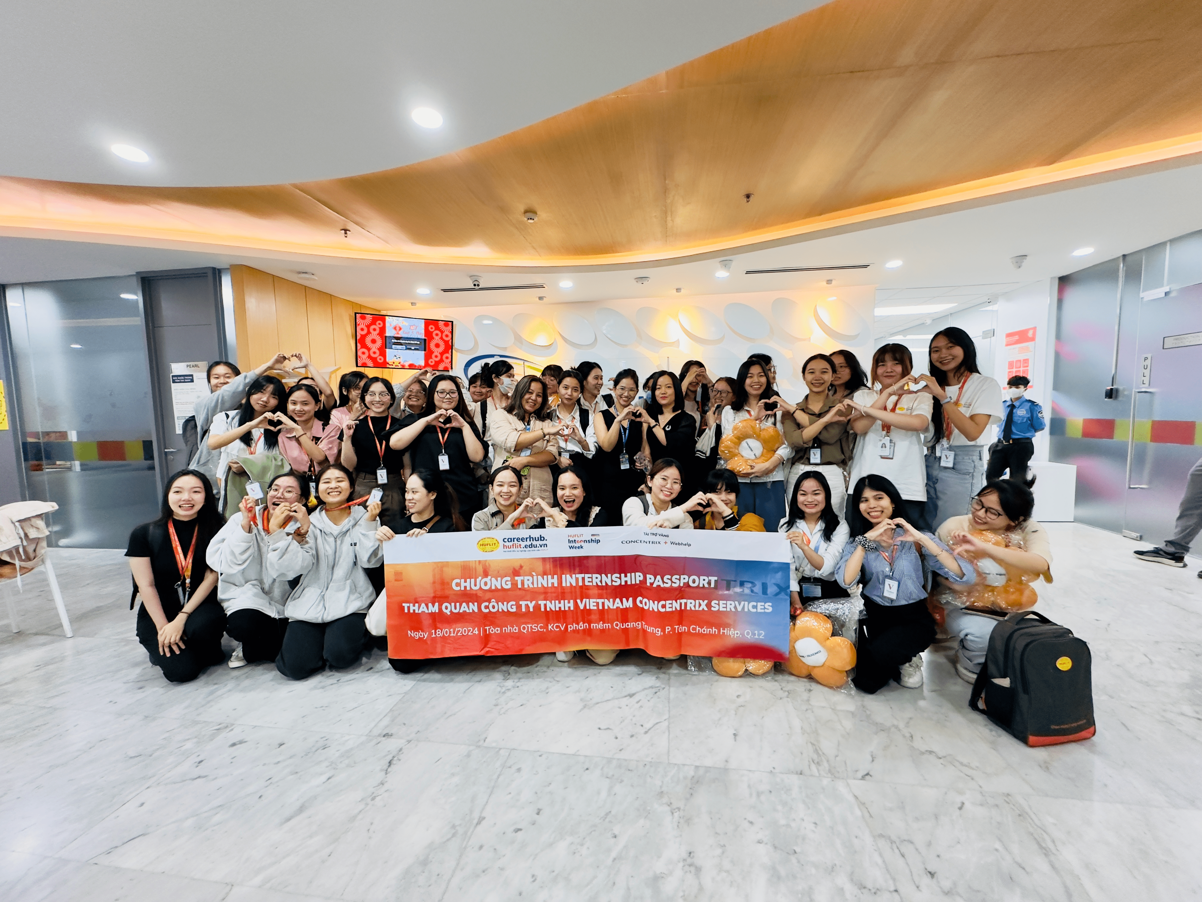 Sinh viên HUFLIT tham quan Công ty Concentrix Vietnam Services. - Chương trình Internship Passport