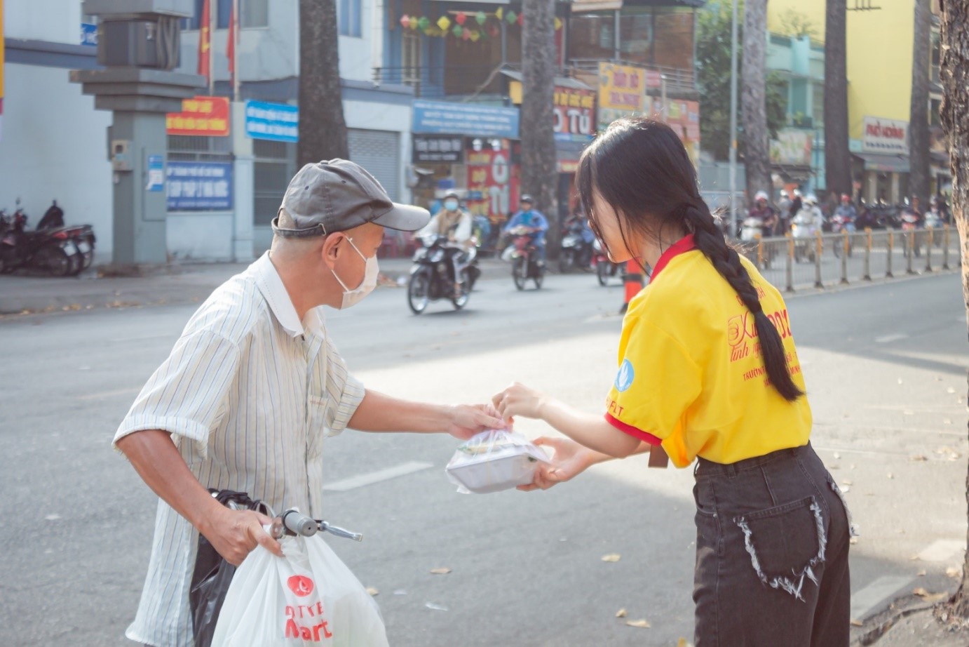 Chiến dịch Xuân Tình nguyện HUFLIT năm 2024