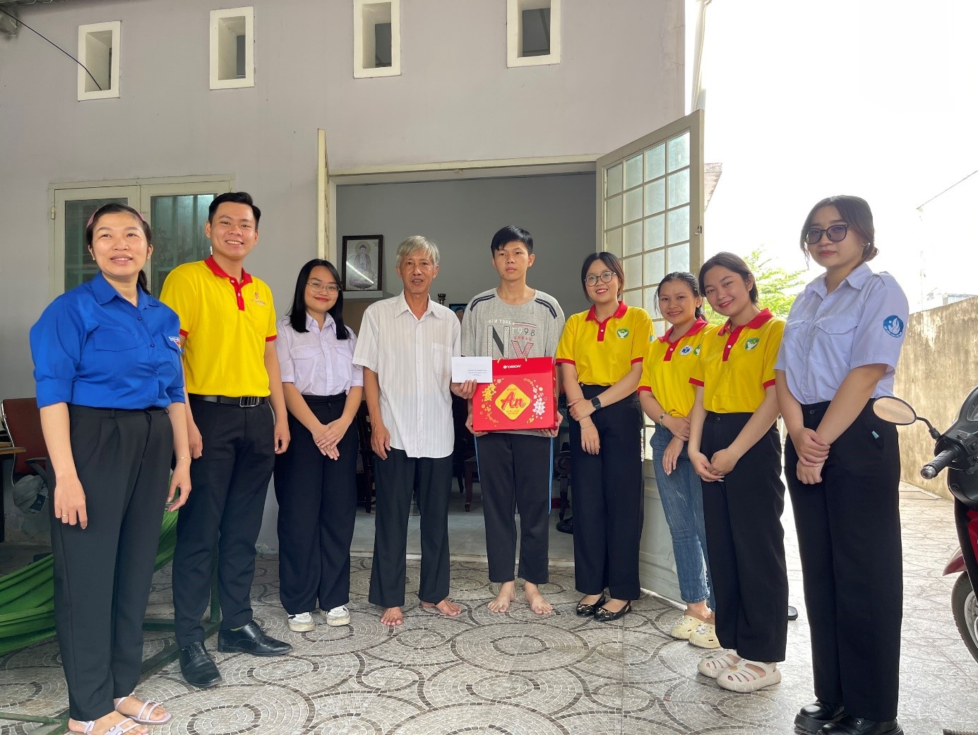 Chiến dịch Xuân Tình nguyện HUFLIT năm 2024