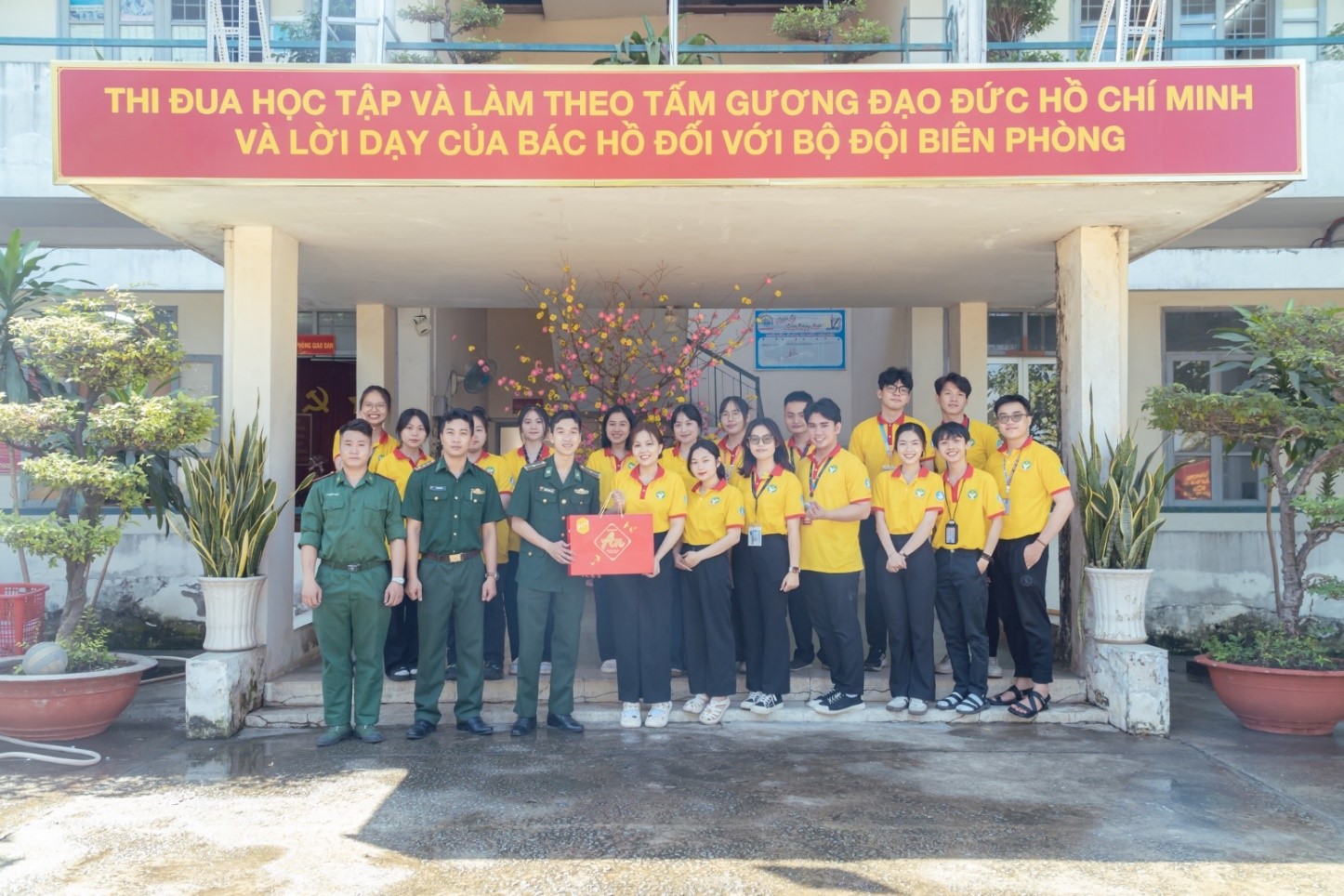 Chiến dịch Xuân Tình nguyện HUFLIT năm 2024