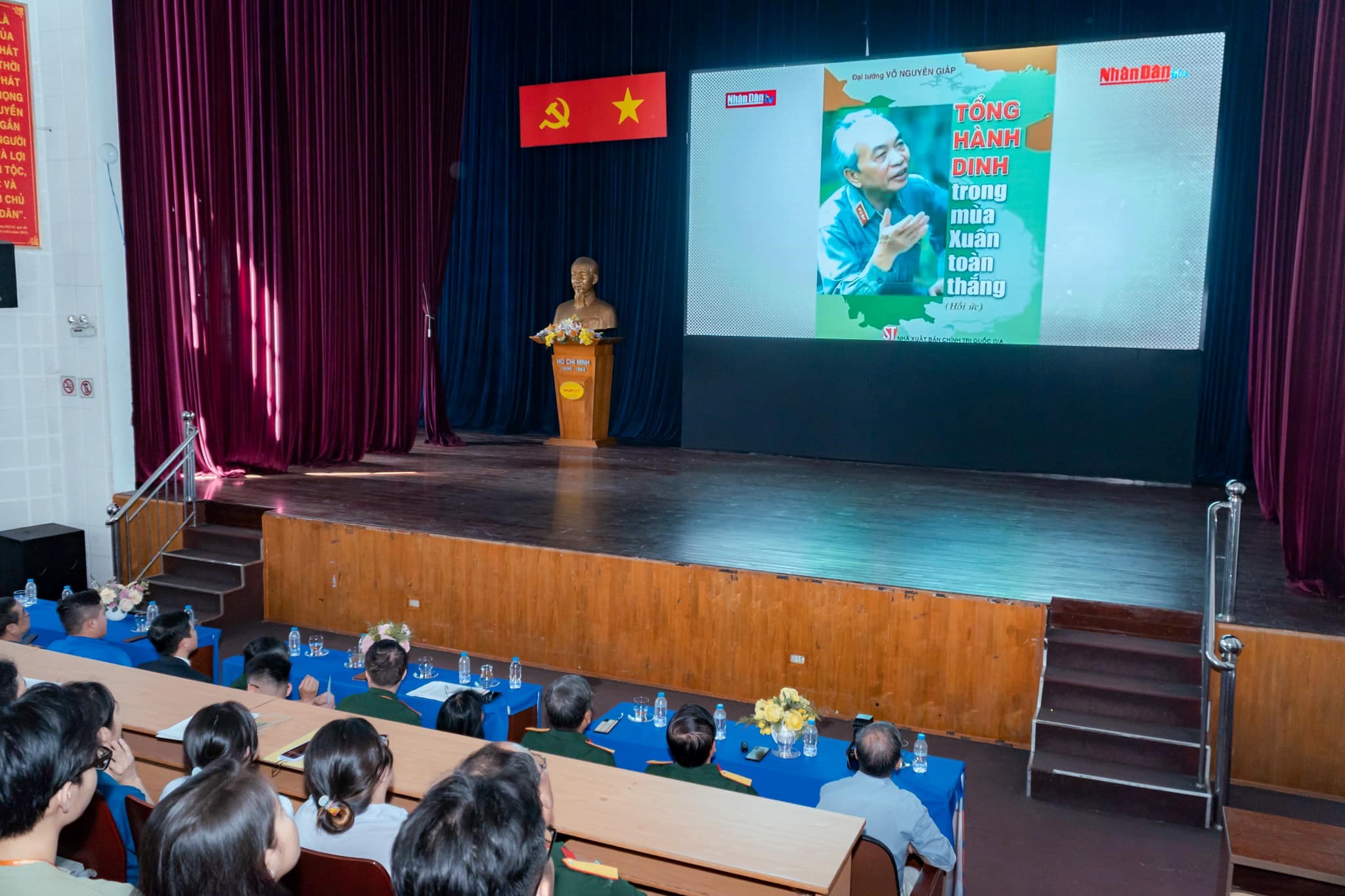 Đa dạng các hoạt động giáo dục truyền thống cho đoàn viên, thanh niên HUFLIT trong những ngày tháng 4, tháng 5 lịch sử
