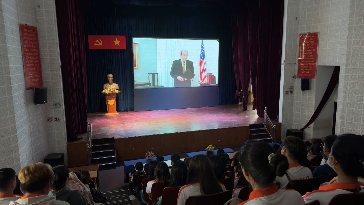 Đa dạng các hoạt động giáo dục truyền thống cho đoàn viên, thanh niên HUFLIT trong những ngày tháng 4, tháng 5 lịch sử
