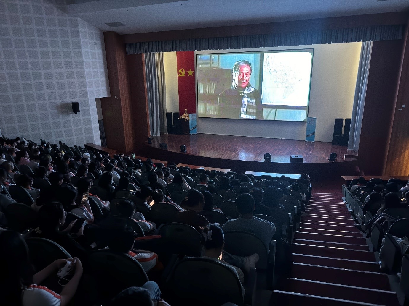 Đa dạng các hoạt động giáo dục truyền thống cho đoàn viên, thanh niên HUFLIT trong những ngày tháng 4, tháng 5 lịch sử