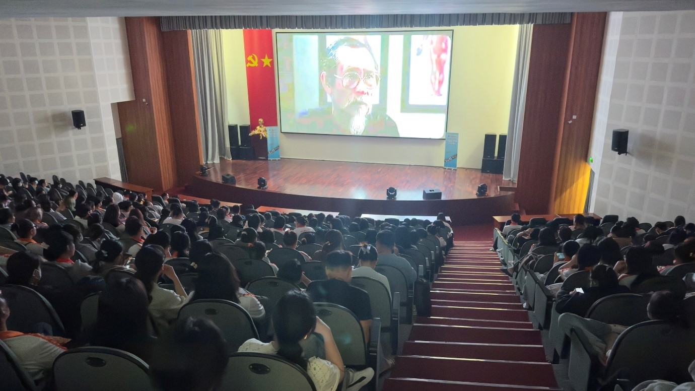 Đa dạng các hoạt động giáo dục truyền thống cho đoàn viên, thanh niên HUFLIT trong những ngày tháng 4, tháng 5 lịch sử