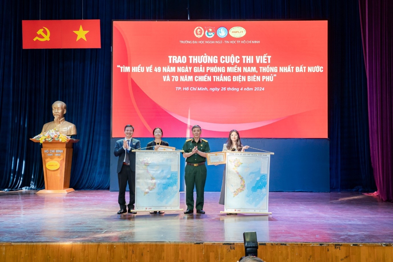 Đa dạng các hoạt động giáo dục truyền thống cho đoàn viên, thanh niên HUFLIT trong những ngày tháng 4, tháng 5 lịch sử