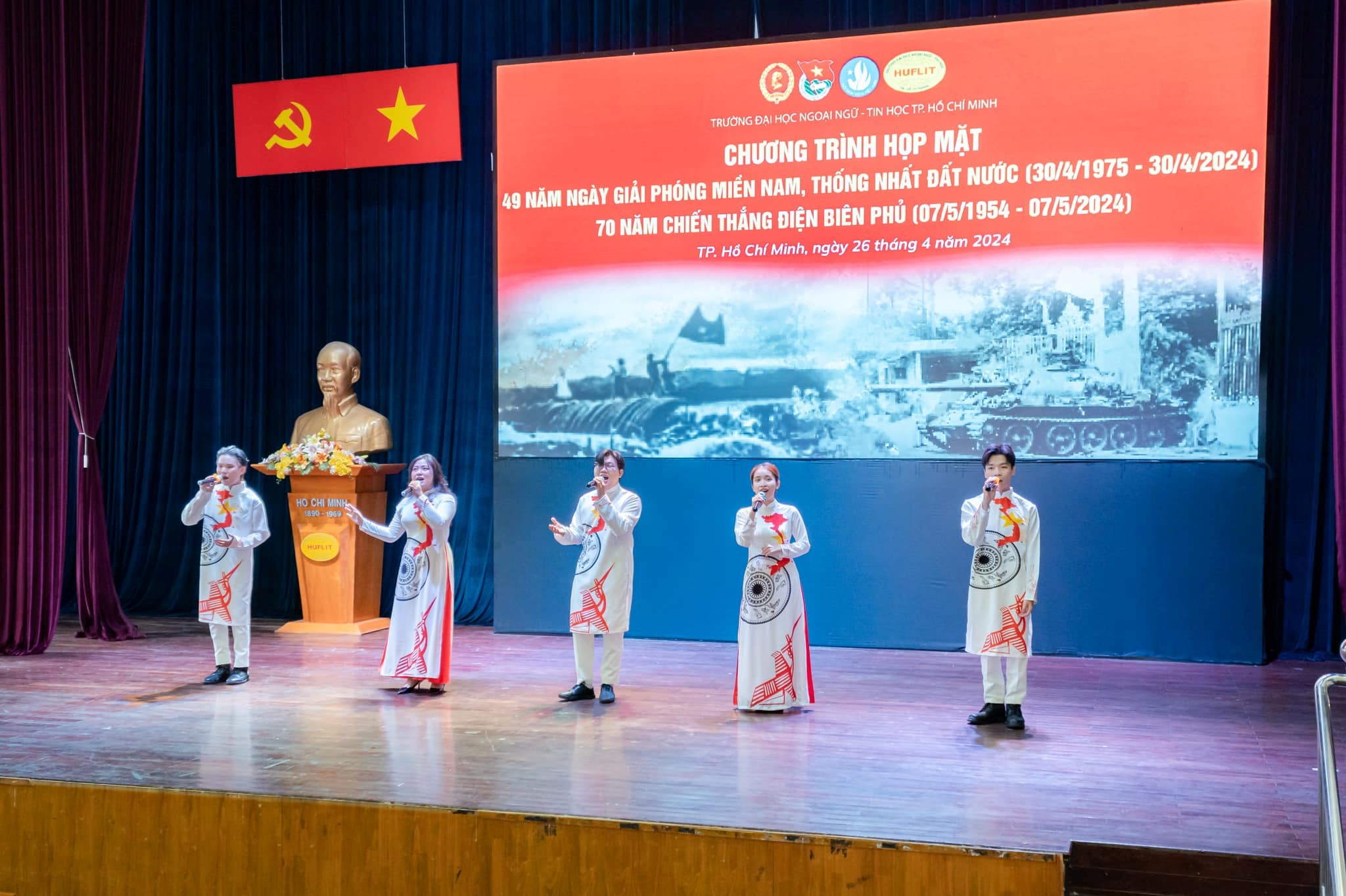 Đa dạng các hoạt động giáo dục truyền thống cho đoàn viên, thanh niên HUFLIT trong những ngày tháng 4, tháng 5 lịch sử