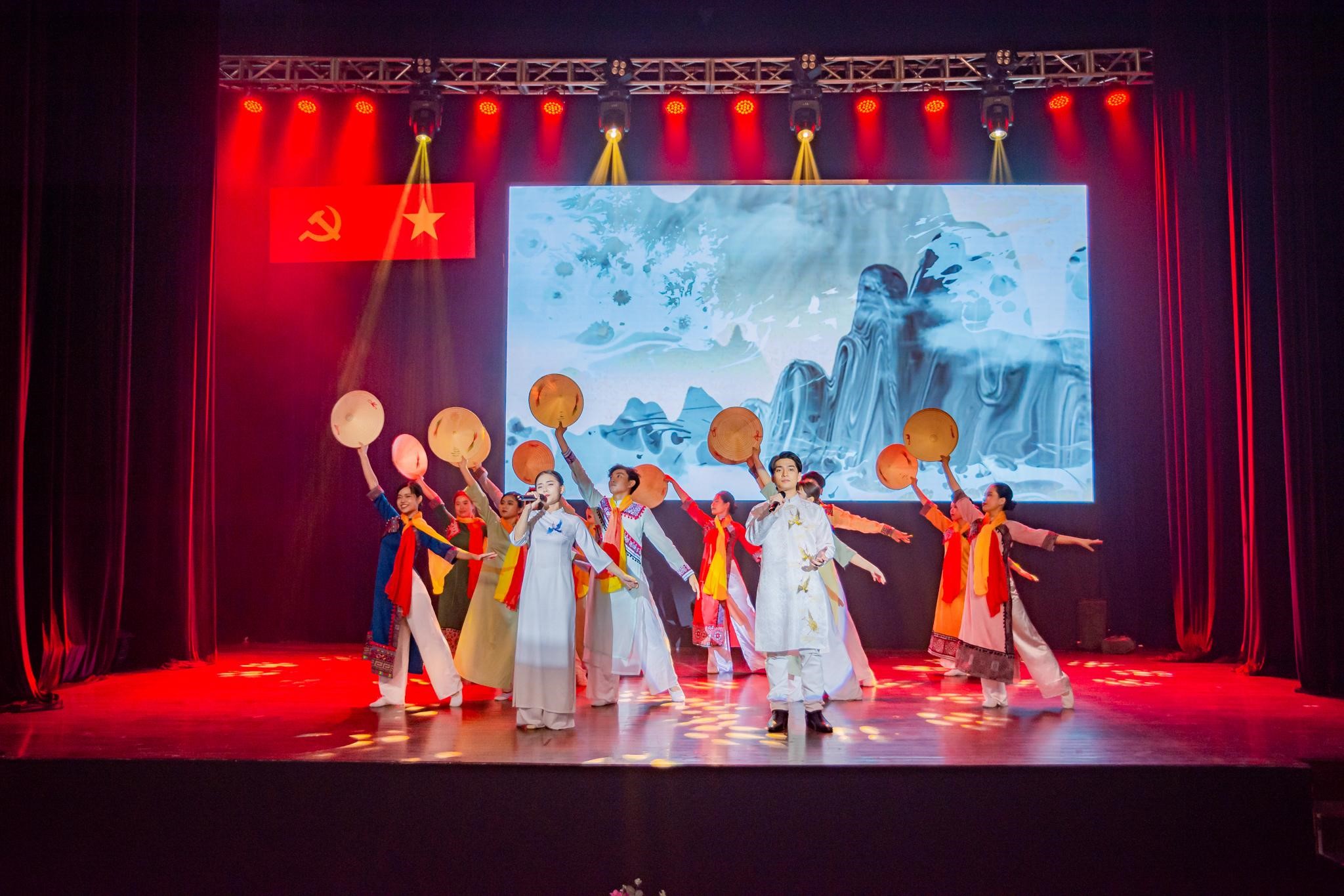 Đêm nhạc kịch “Vang mãi khúc ca đại ngàn”