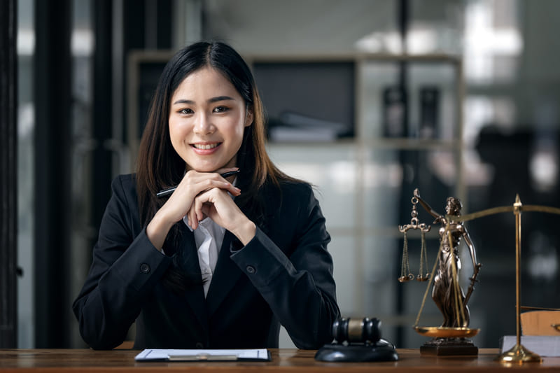 Chuyên viên pháp chế tư vấn