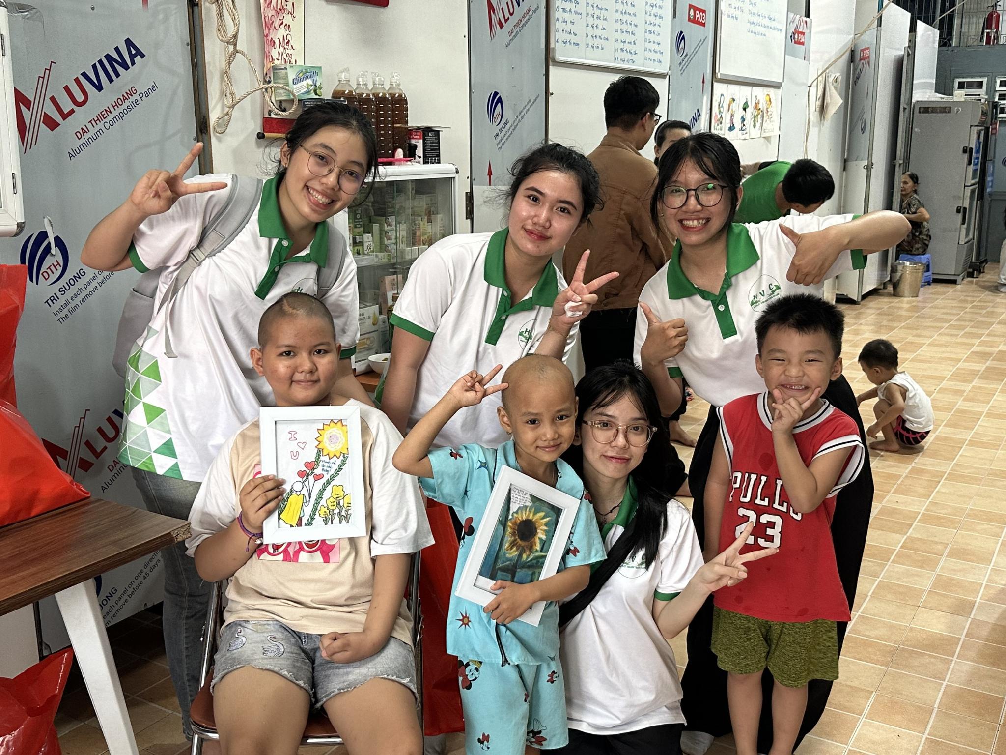 Chuỗi hoạt động “Tuổi trẻ HUFLIT tích cực tham gia hoạt động tình nguyện” năm 2024