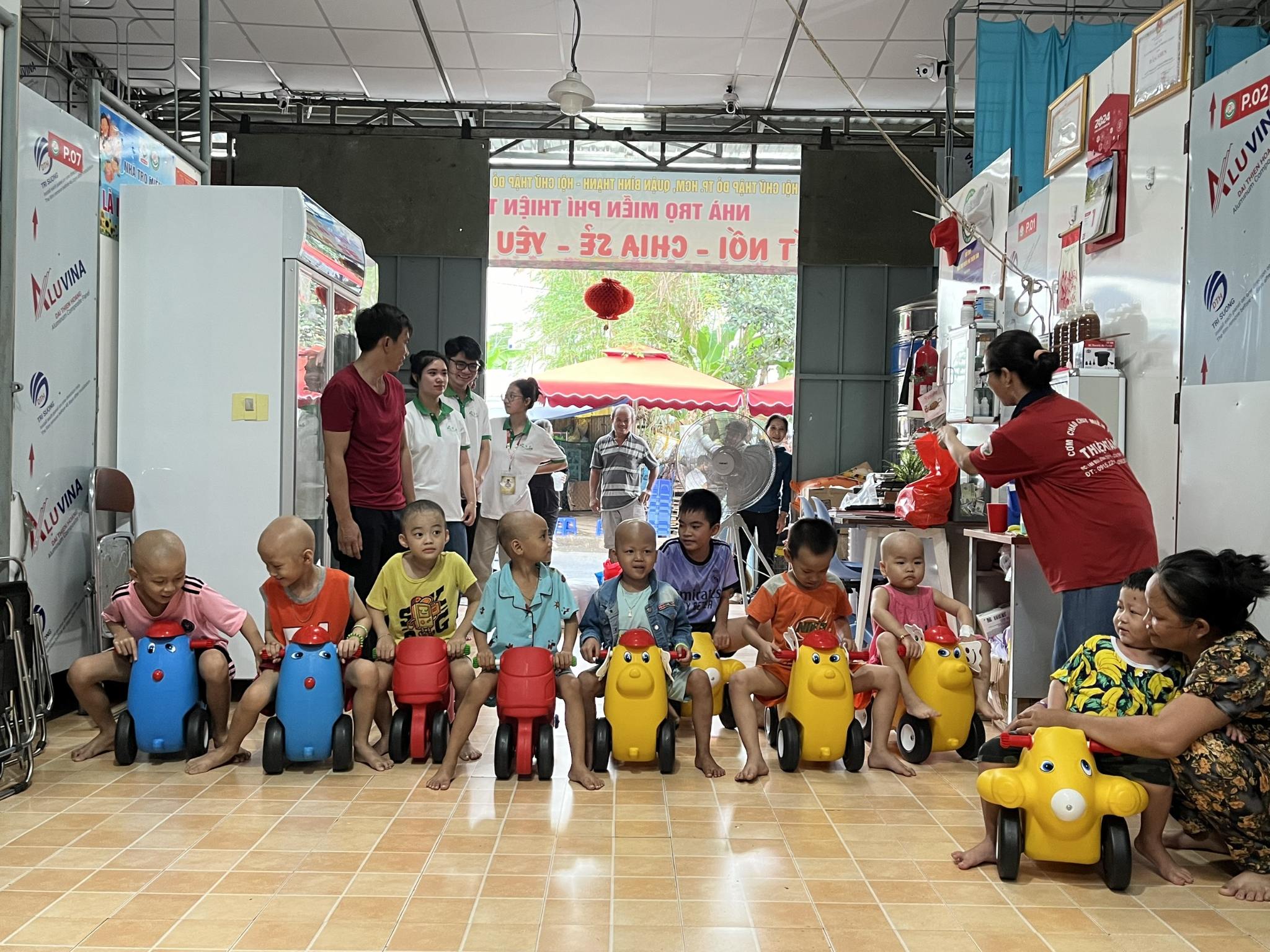 Chuỗi hoạt động “Tuổi trẻ HUFLIT tích cực tham gia hoạt động tình nguyện” năm 2024