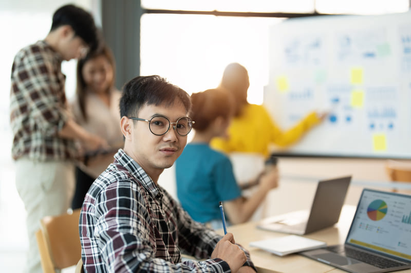Ngôn ngữ Python hoặc R