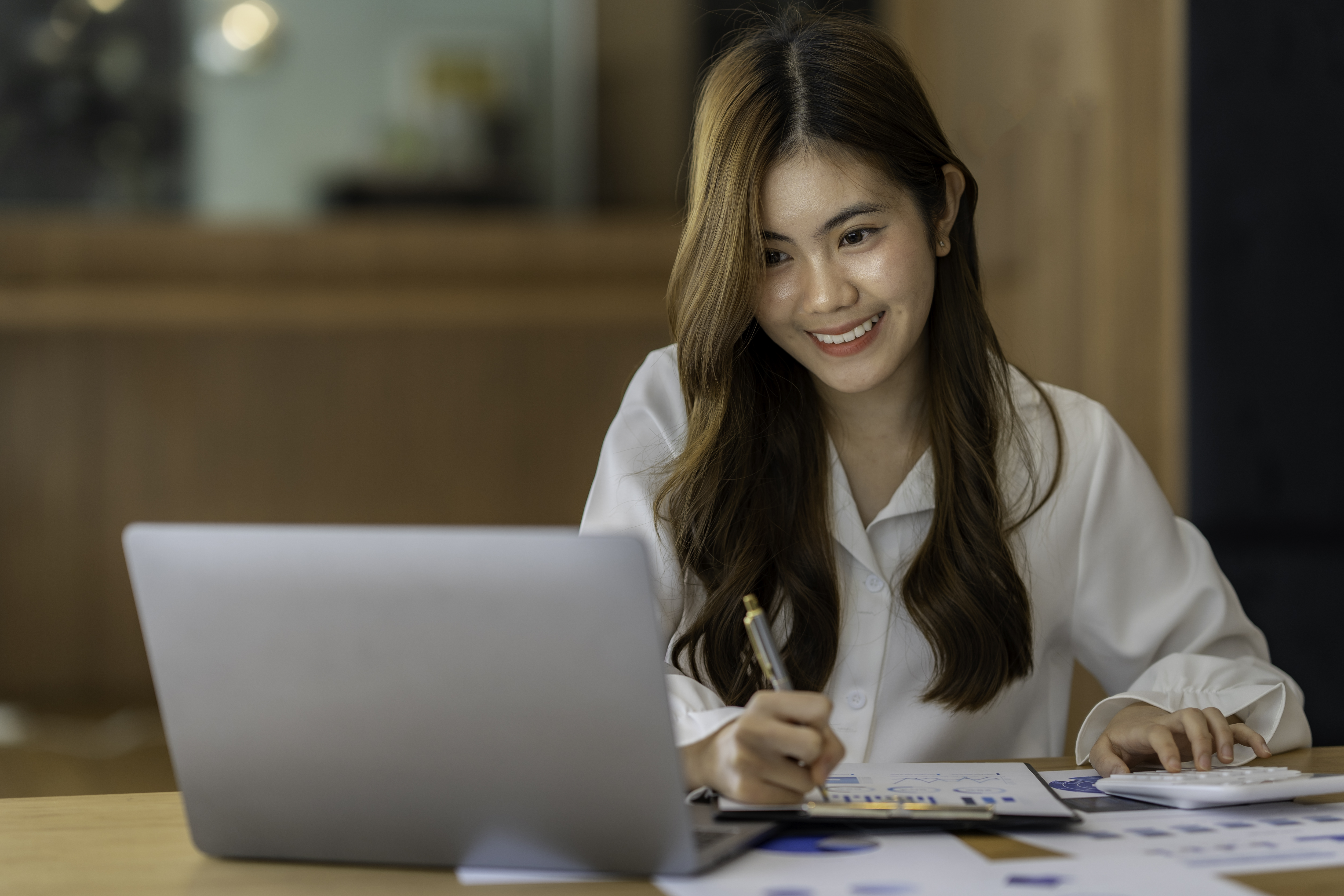 happy-young-asian-business-woman-waving-hands-to-g-2023-11-27-05-24-50-utc