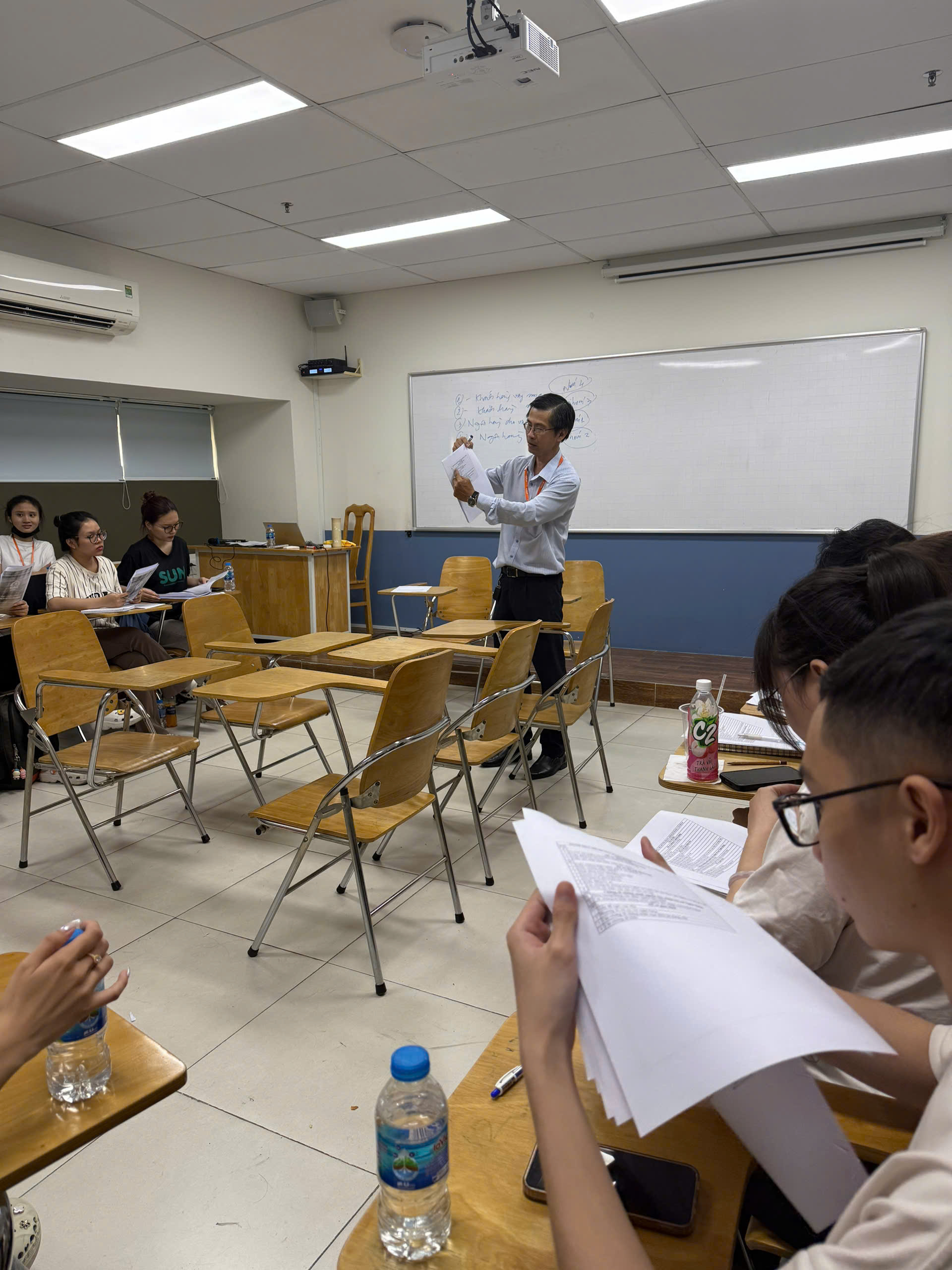 ThS.Văn Cập Huy hướng dẫn thực hành trên bộ hồ sơ tín dụng thực tế