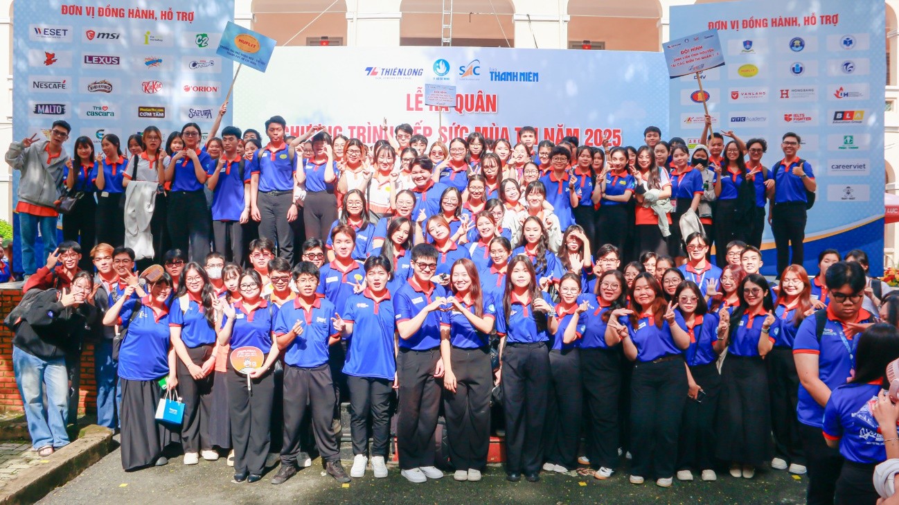 Tiếp sức mùa thi HUFLIT năm 2025