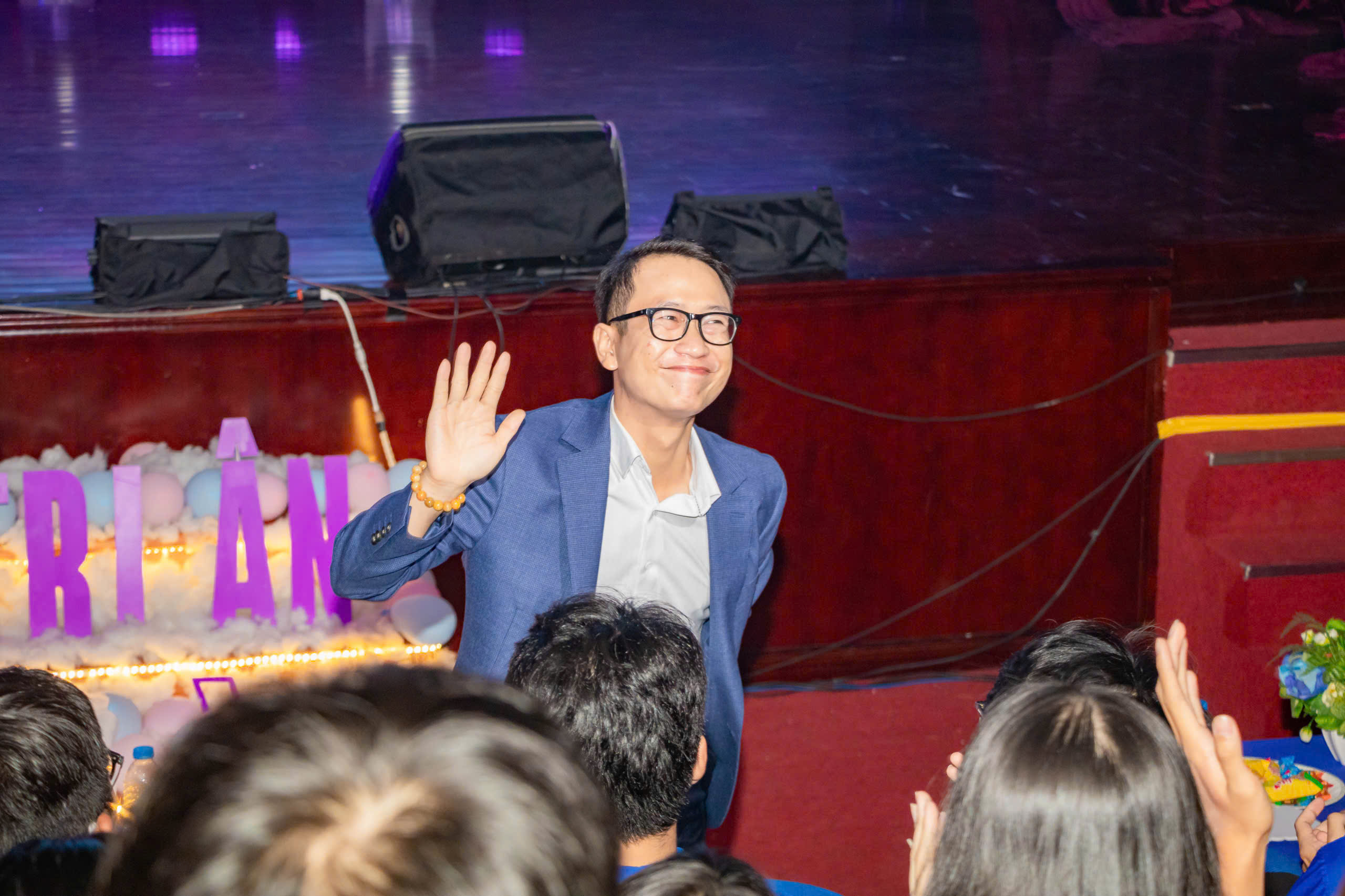 Sinh viên khoa Du lịch - Khách sạn HUFLIT gửi “Giai điệu Tri ân” đến “Những người lái đò thầm lặng”
