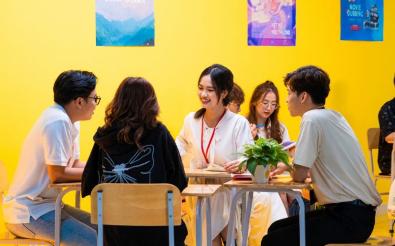nên đi làm thêm hay tham gia câu lạc bộ