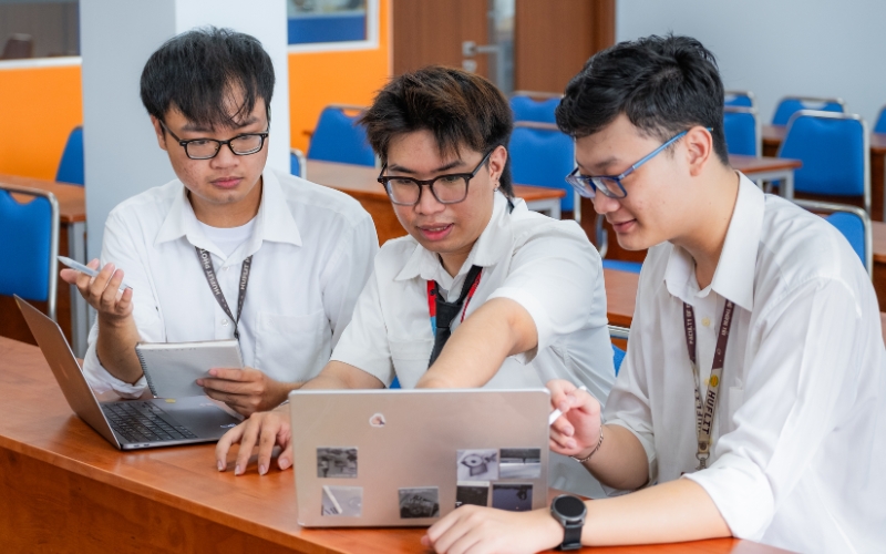 Tham gia câu lạc bộ
