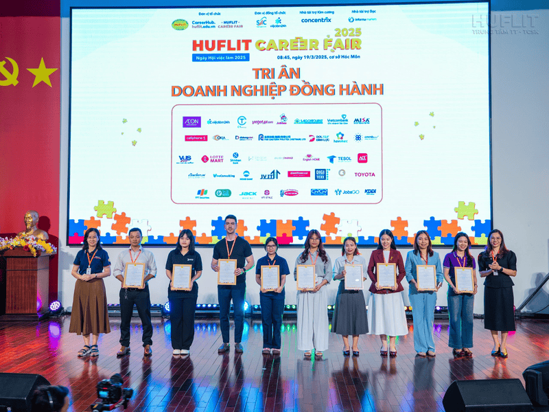 sinh viên cần làm gì để ra trường có việc làm