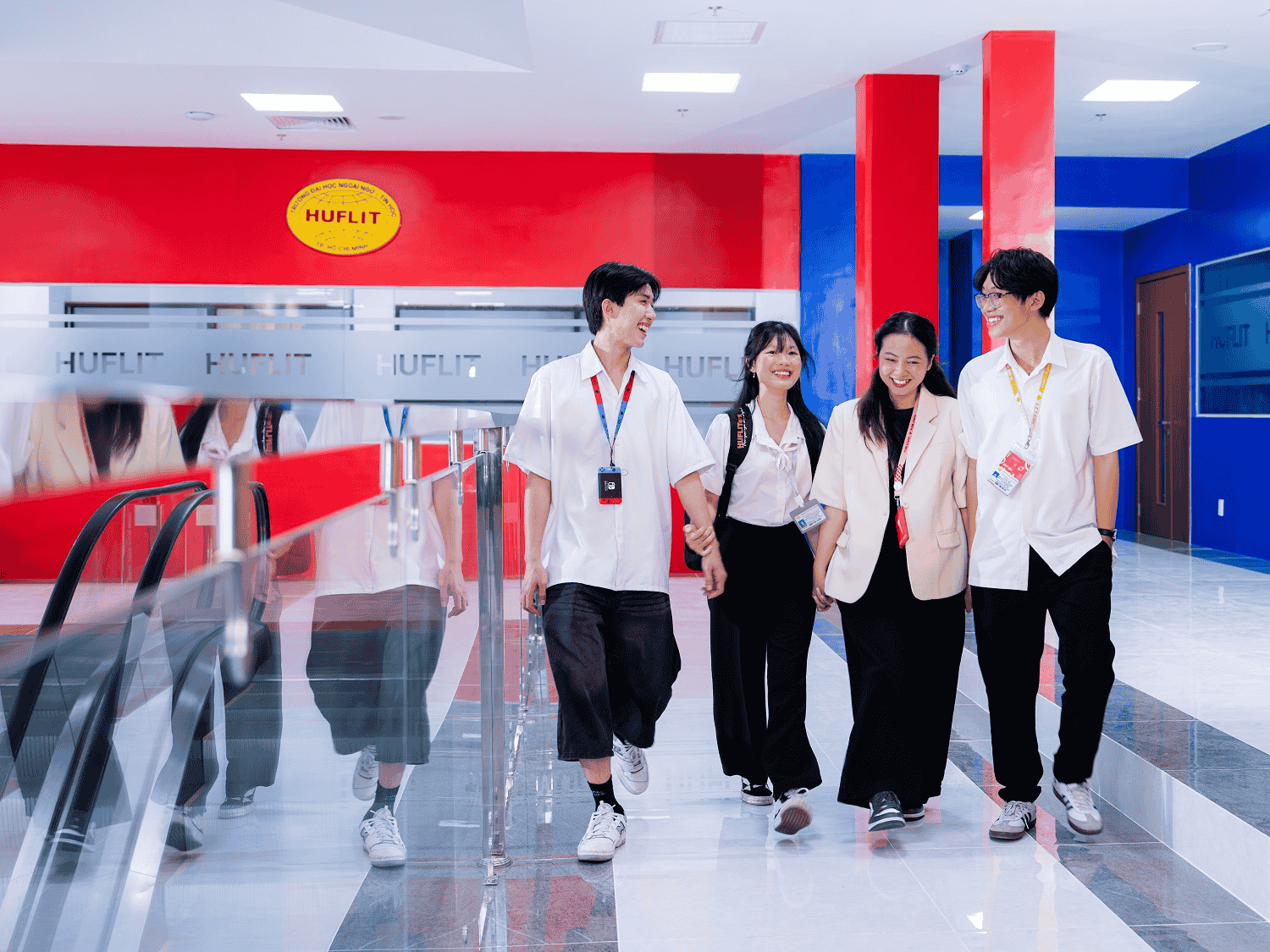 Sinh viên cần chuẩn bị thiết bị học tập đầy đủ