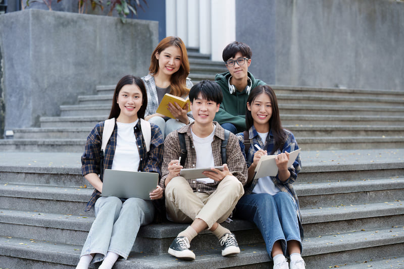 Nhóm ngành Khoa học Xã hội & Nhân văn