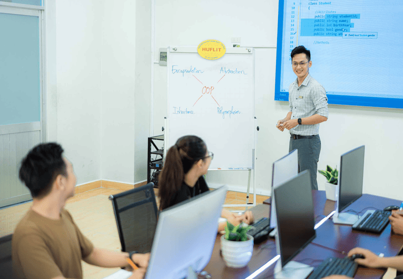 Khối kiến thức công nghệ tại HUFLIT
